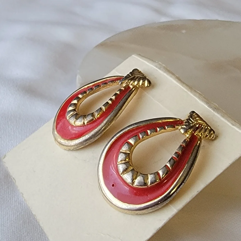 Vintage earrings gold